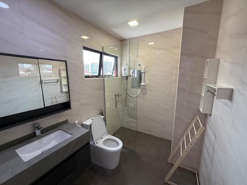 Finland Gardens, 54 East Coast Terrace, East Coast / Marine Parade, 1 Bedroom, 600 sqft, Condominium For Rent, by Tan Sek Chan, 60040397 - Bathroom - PropertyGuru.com.sg