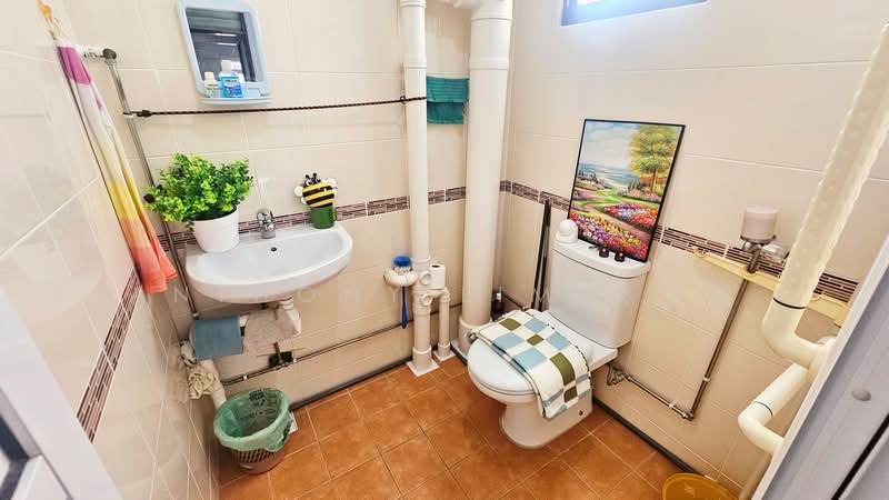 102 Jurong East Street 13, 102 Jurong East Street 13, 2 Bedrooms, 732 sqft, HDB Flat For Rent, by Anthony Lim, 60040445 - Bathroom - PropertyGuru.com.sg
