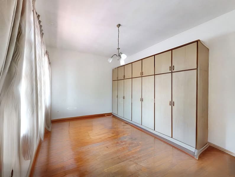 Spacious affordable freehold terrace w 4+1 rooms @ Hillcrest, Hillcrest Road, 4 Bedrooms, 2,602 sqft, Terraced House For Sale, by Willi Ching, 60040463 - Interior - PropertyGuru.com.sg