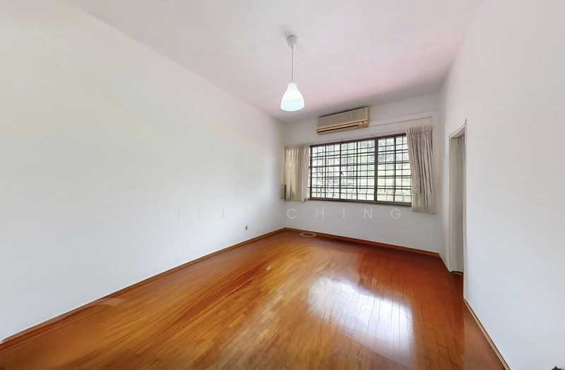 Spacious affordable freehold terrace w 4+1 rooms @ Hillcrest, Hillcrest Road, 4 Bedrooms, 2,602 sqft, Terraced House For Sale, by Willi Ching, 60040463 - Interior - PropertyGuru.com.sg