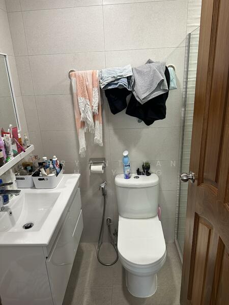 Bayshore Park, 66 Bayshore Road, 2 Bedrooms, 936 sqft, Condominium For Rent, by Bryant Tan Zhi Yong, 60040698 - Master Bathroom - PropertyGuru.com.sg
