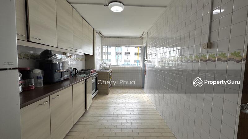Extra large Kitchen
