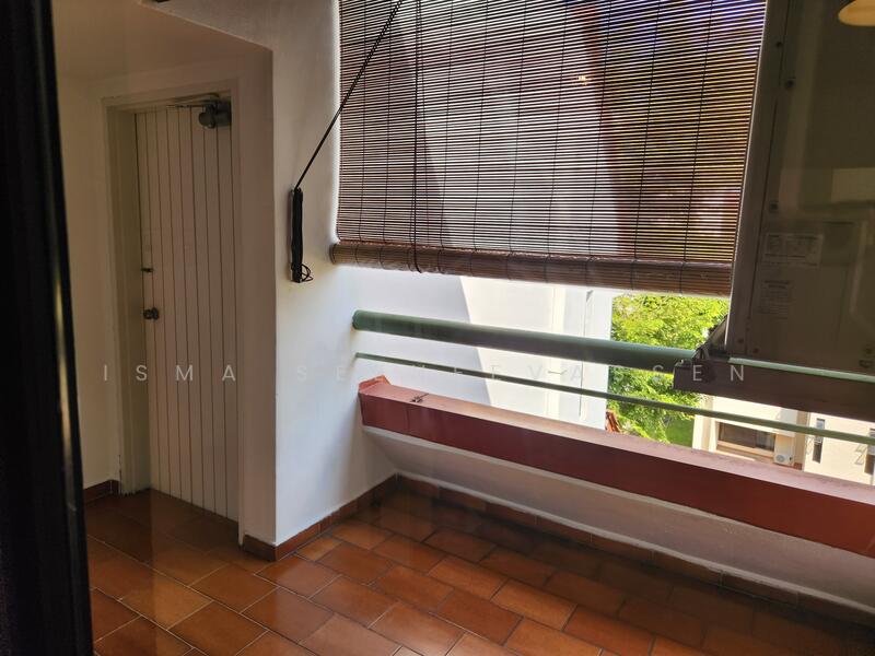 Upper Level Balcony