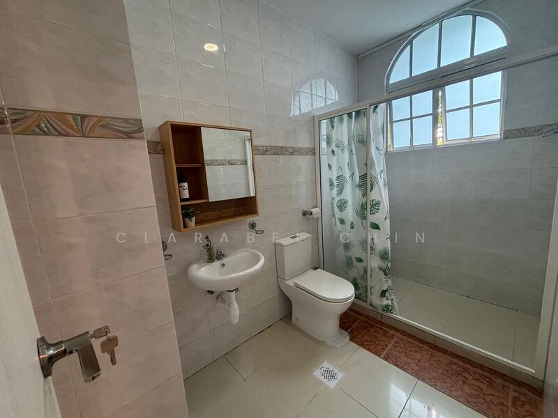 Coliving @ Prome Road | Landed Property | 4 Mins Drive to Orchard, Prome Road Near Newton 4 Mins Drive to Orchard, Orchard / River Valley, 1 Bedroom, 220 sqft, Semi-Detached House For Rent, by Clarabel Chin, 60041219 - Bathroom - PropertyGuru.com.sg