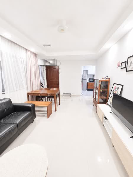 55 Strathmore Avenue, 55 Strathmore Avenue, 3 Bedrooms, 915 sqft, HDB Flat For Rent, by Crystal Chiam, 60041388 - Living Room - PropertyGuru.com.sg