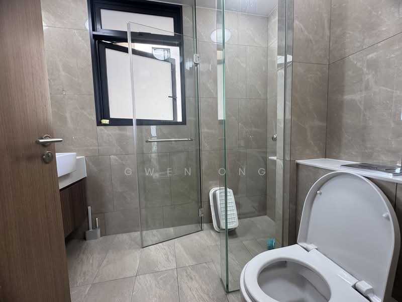 Whistler Grand, 109 West Coast Vale, Buona Vista / West Coast / Clementi New Town, 3 Bedrooms, 1,066 sqft, Condominium For Rent, by Gwen Ong, 60041645 - Bathroom - PropertyGuru.com.sg