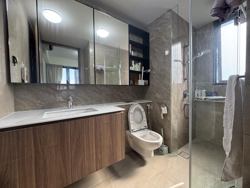 Whistler Grand, 109 West Coast Vale, Buona Vista / West Coast / Clementi New Town, 3 Bedrooms, 1,066 sqft, Condominium For Rent, by Gwen Ong, 60041645 - Bathroom - PropertyGuru.com.sg