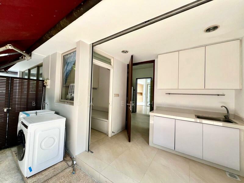 Detached with Pool for Rent in Dunearn Vicinity