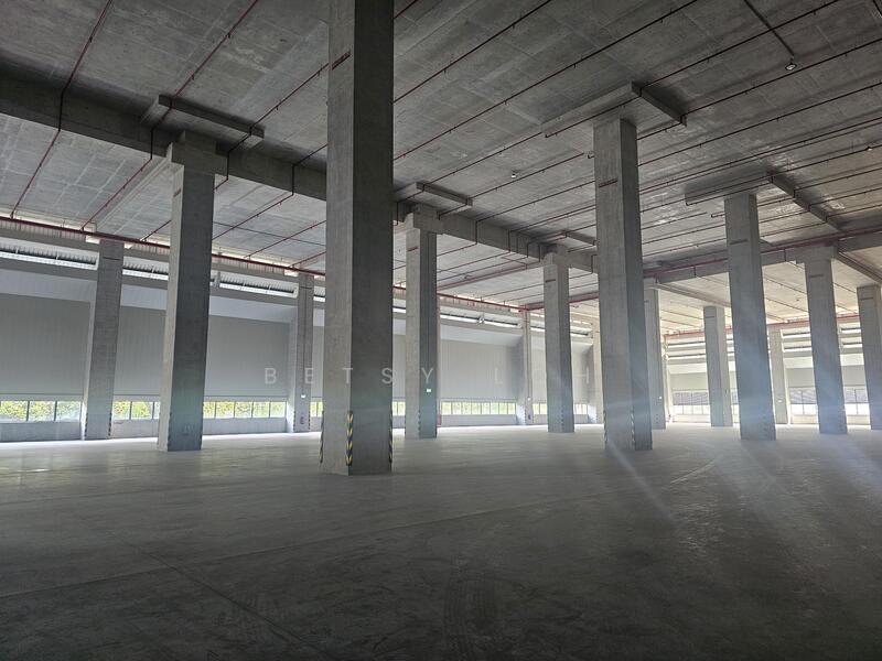 Ground Level, Dedicated Loading Bays, 10m Height, Floor Loading 30KN/m2 ...