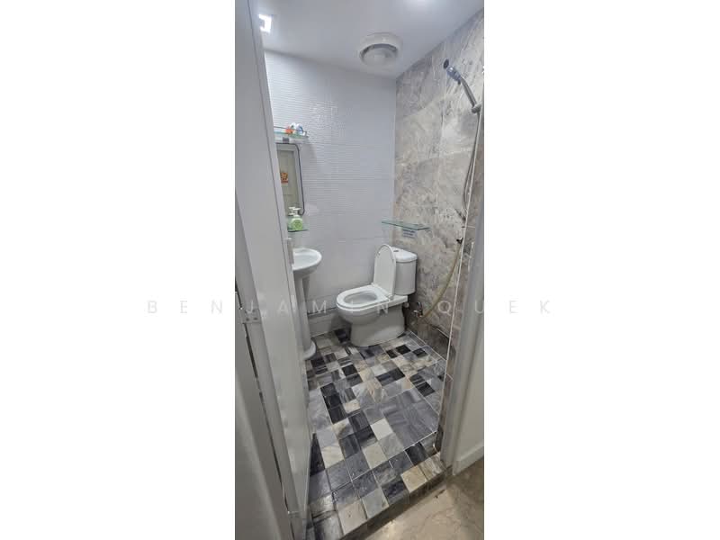 People's Park Complex, 1 Park Road, Room Rental, 100 sqft, Apartment For Rent, by Benjamin Quek, 60042445 - Bathroom - PropertyGuru.com.sg