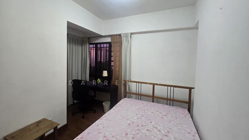 The Mayfair, 1 Jurong East Street 32, 3 Bedrooms, 1,227 sqft, Condominium For Rent, by Darren Lim, 60042609 - Bedroom - PropertyGuru.com.sg