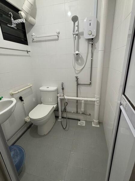 177 Ang Mo Kio Avenue 4, 177 Ang Mo Kio Avenue 4, 3 Bedrooms, 980 sqft, HDB Flat For Rent, by Renee Sim, 60042800 - Bathroom - PropertyGuru.com.sg