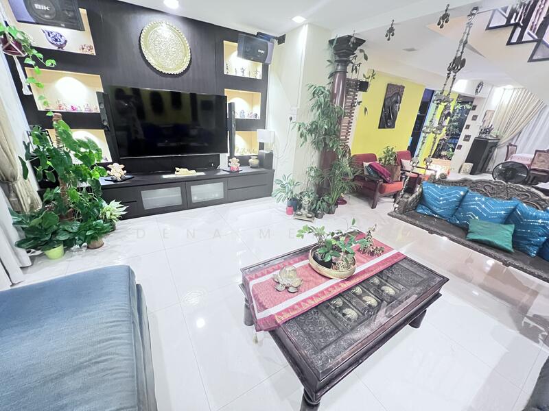 469 Jurong West Street 41 HDB Flat For Sale at S$ 950,000 | PropertyGuru Singapore - Living Room