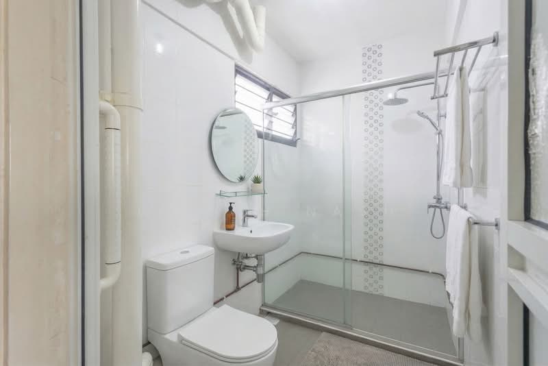 330 Bukit Batok Street 33 HDB Flat For Sale at S$ 810,000 | PropertyGuru Singapore - Bathroom (Master)
