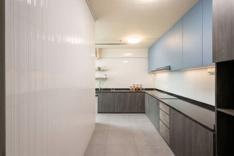 330 Bukit Batok Street 33 HDB Flat For Sale at S$ 810,000 | PropertyGuru Singapore - Kitchen