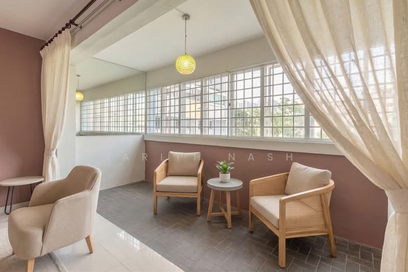 330 Bukit Batok Street 33 HDB Flat For Sale at S$ 810,000 | PropertyGuru Singapore - Balcony