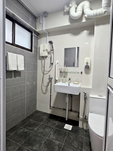 949 Jurong West Street 91, 949 Jurong West Street 91, 3 Bedrooms, 1,184 sqft, HDB Flat For Rent, by Belle Goh, 60043188 - Bathroom - PropertyGuru.com.sg