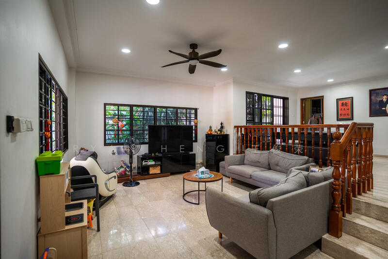 For Sale - Priced to Sell! Rare Gem: 3 Sty Semi-D - Close to MRT, Wide Frontage & Huge Land