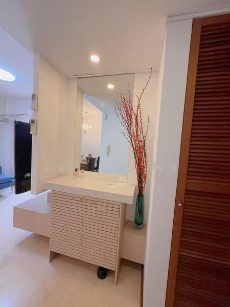 Burlington Square, 175 Bencoolen Street, Beach Road / Bugis / Rochor, 1 Bedroom, 1,270 sqft, Apartment For Sale, by Kan Li Ling, 60043678 - Entrance - PropertyGuru.com.sg