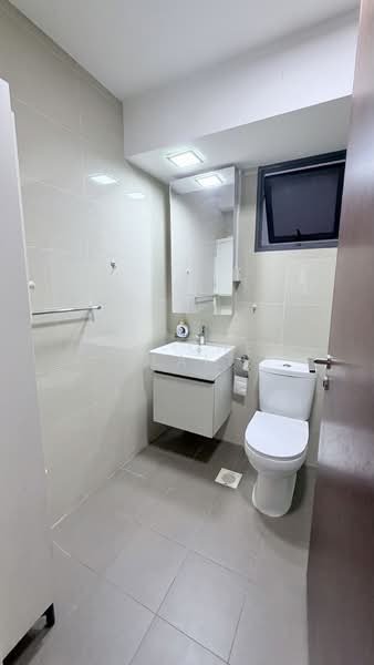 311B Clementi Avenue 4, 311B Clementi Avenue 4, 3 Bedrooms, 883 sqft, HDB Flat For Sale, by Soo Chen Lai, 60044258 - Bathroom - PropertyGuru.com.sg
