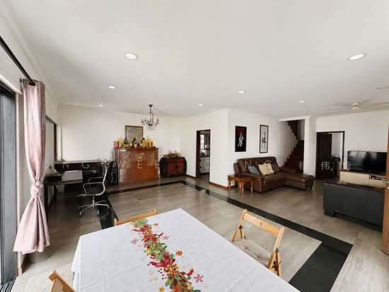 3-Sty FH Corner Terrace, 5 Min walk to Kovan MRT