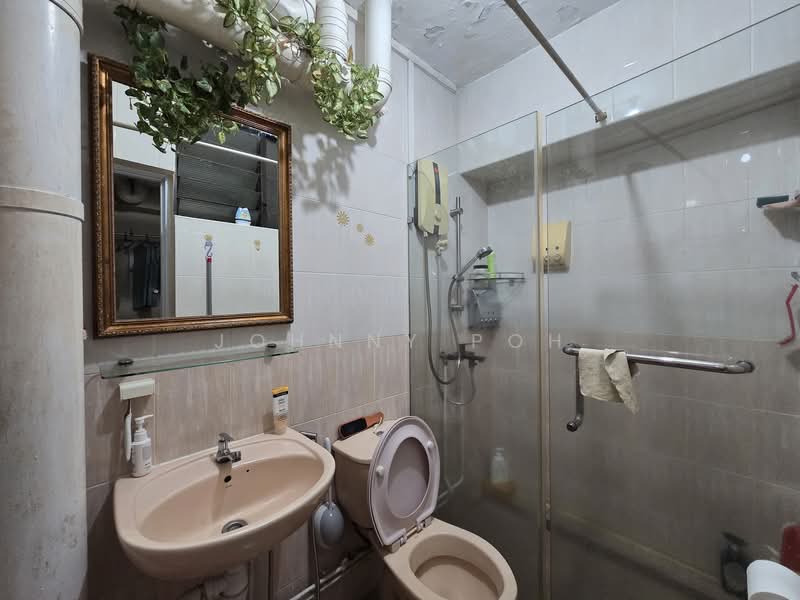 702 Tampines Street 71, 702 Tampines Street 71, Pasir Ris / Tampines, Room Rental, 130 sqft, HDB Flat For Rent, by Johnny Poh, 60044461 - Bathroom - PropertyGuru.com.sg