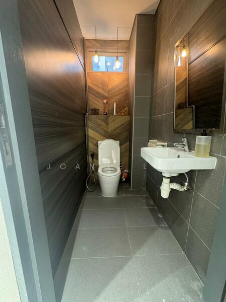 36 Hongkong Street, Hongkong Street, 1,405 sqft, Office For Rent, by Joanne Lim, 60044629 - Bathroom - CommercialGuru.com.sg