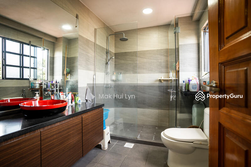 For Sale - NS facing! Charming 3 Storey Semi D in Kembangan
