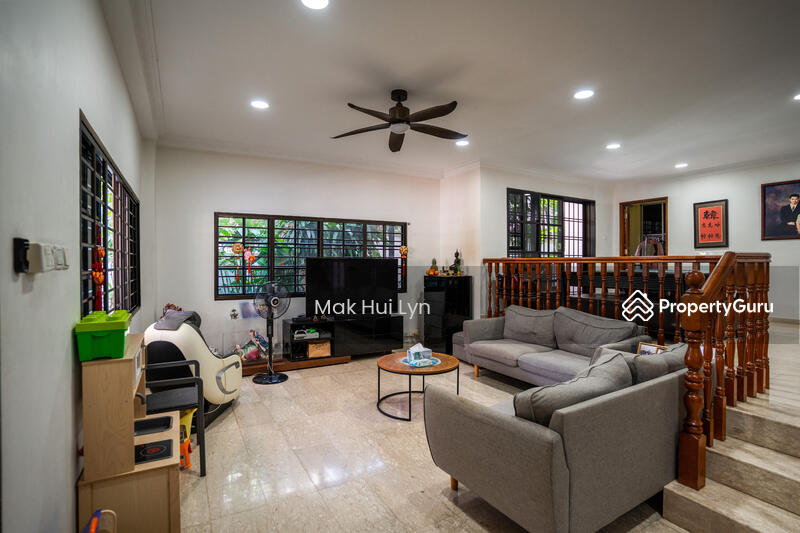 For Sale - NS facing! Charming 3 Storey Semi D in Kembangan