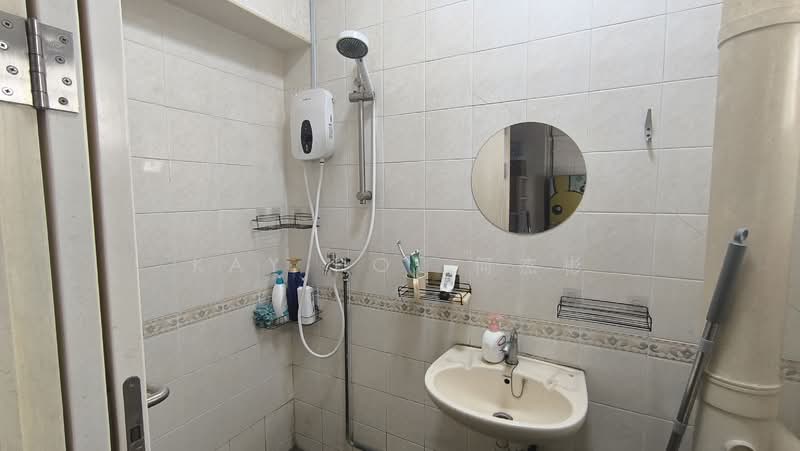 655A Jurong West Street 61, 655A Jurong West Street 61, Room Rental, 129 sqft, HDB Flat For Rent, by Kay HO 何杰彬, 60045186 - Bathroom - PropertyGuru.com.sg