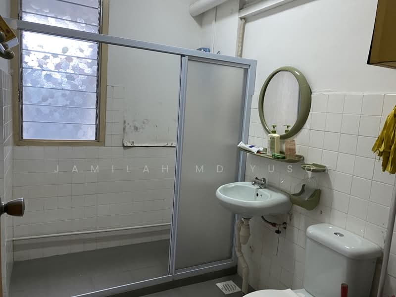 Holland Court, 144 Holland Road, 4 Bedrooms, 1,458 sqft, Apartment For Rent, by Jamilah Md Yusof, 60045299 - Bathroom - PropertyGuru.com.sg