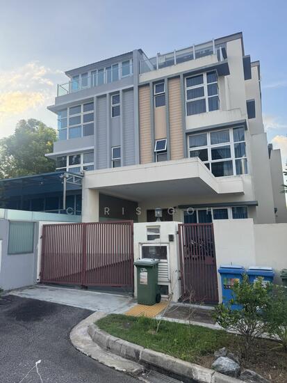 6 bedroom Semi D with lift in Sembawang