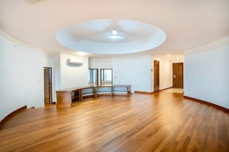 Dining Room #25-03 THE DRAYCOTT