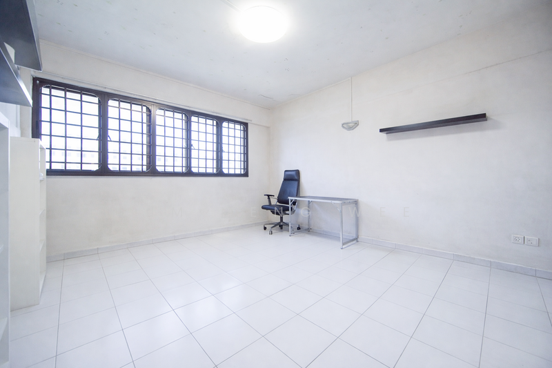 319 Bukit Batok Street 33 HDB Flat For Sale at S$ 599,000 | PropertyGuru Singapore - Bedroom 3