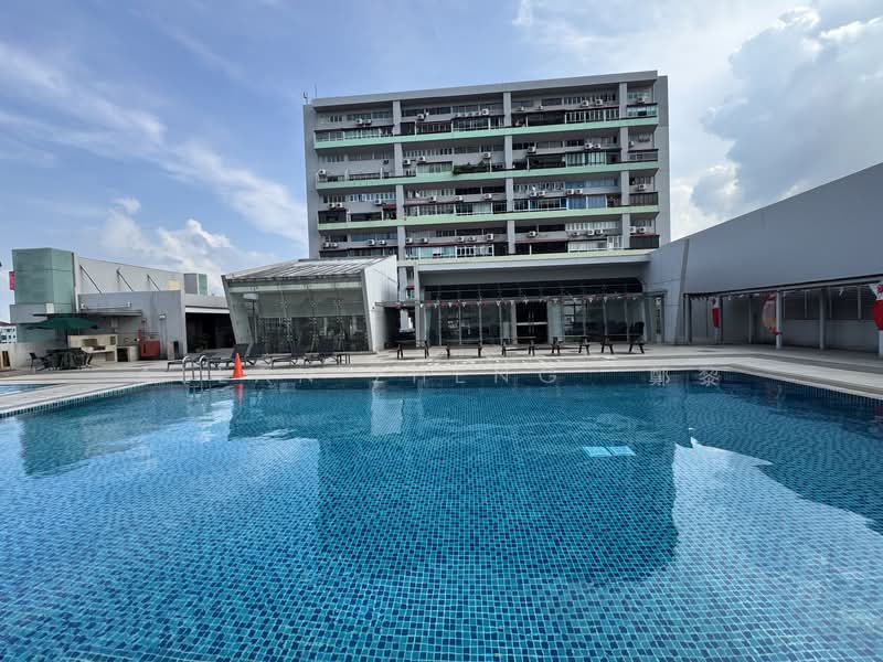 Sherwood Towers, 1 Jalan Anak Bukit, Room Rental, 416 sqft, Apartment For Rent, by Allan Zheng  鄭黎, 60046470 - Pool - PropertyGuru.com.sg
