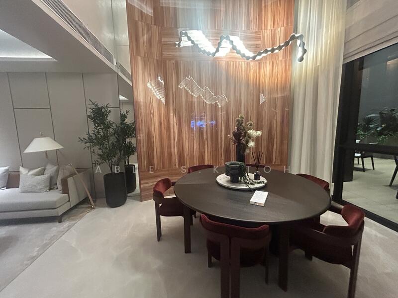 ⭐⭐ CHEAPER , New Condo,Next to Orchard Boulevard MRT Condominium For Sale at S$ 3,000,000 | PropertyGuru Singapore - Dining Room