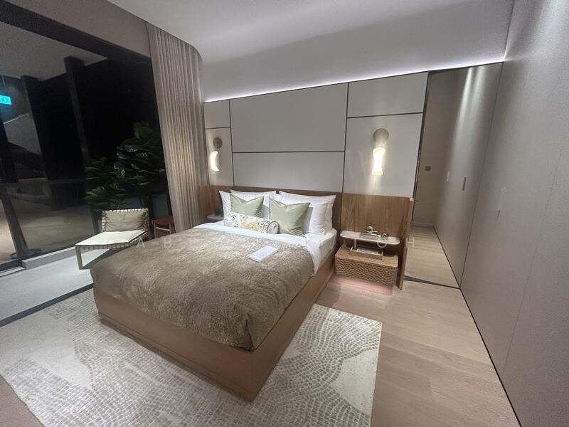 ⭐⭐ CHEAPER , New Condo,Next to Orchard Boulevard MRT Condominium For Sale at S$ 3,000,000 | PropertyGuru Singapore - Master Bedroom