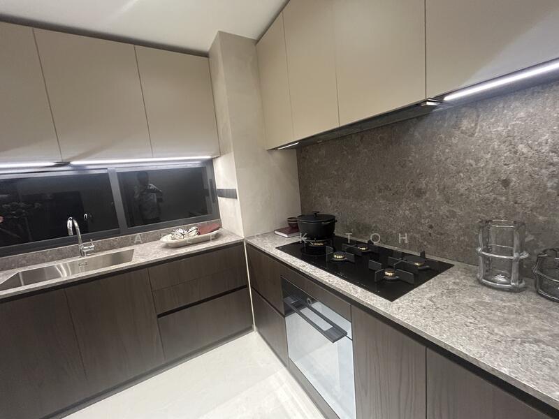 ⭐⭐ CHEAPER , New Condo,Next to Orchard Boulevard MRT Condominium For Sale at S$ 3,000,000 | PropertyGuru Singapore - Kitchen