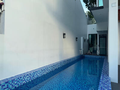 For Sale - Almost Brand-New Linked Bungalow Mins Walk to Lentor MRT