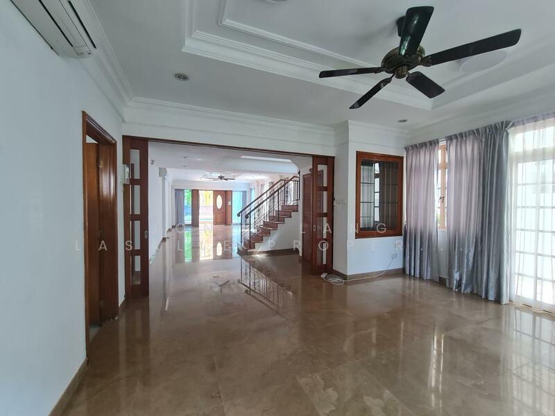 Woodgrove Estate, Ashwood Grove, Admiralty / Woodlands, 6 Bedrooms, 6,000 sqft, Detached House For Sale, by Cynthia Wong, 60047175 - Living Room - PropertyGuru.com.sg