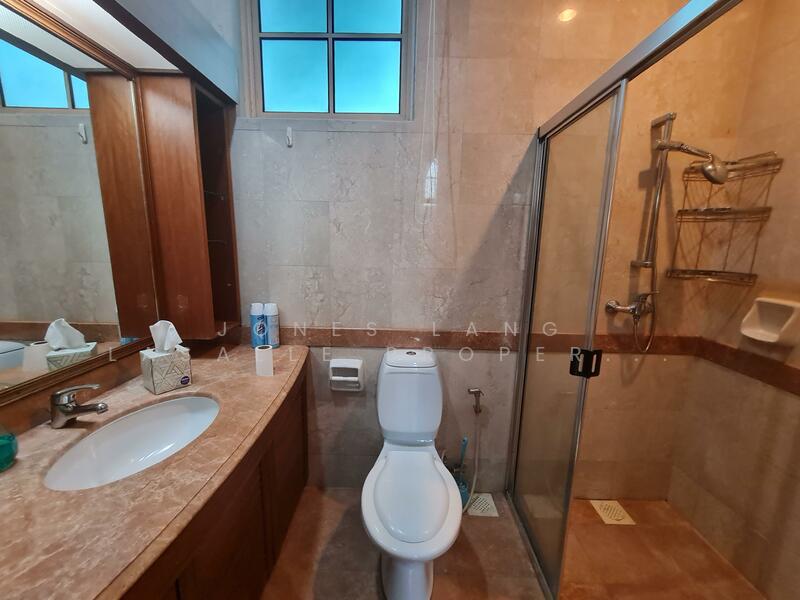 Woodgrove Estate, Ashwood Grove, Admiralty / Woodlands, 6 Bedrooms, 6,000 sqft, Detached House For Sale, by Cynthia Wong, 60047175 - Bathroom - PropertyGuru.com.sg
