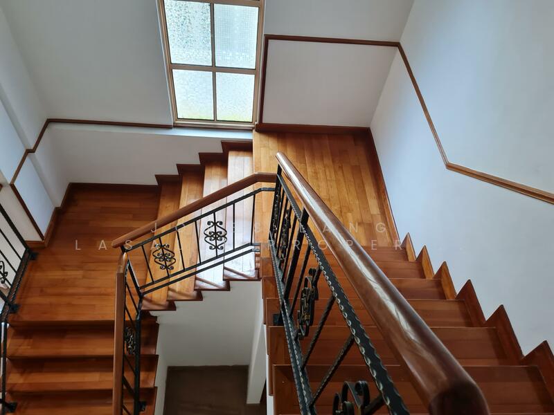 Woodgrove Estate, Ashwood Grove, Admiralty / Woodlands, 6 Bedrooms, 6,000 sqft, Detached House For Sale, by Cynthia Wong, 60047175 - Stairs - PropertyGuru.com.sg