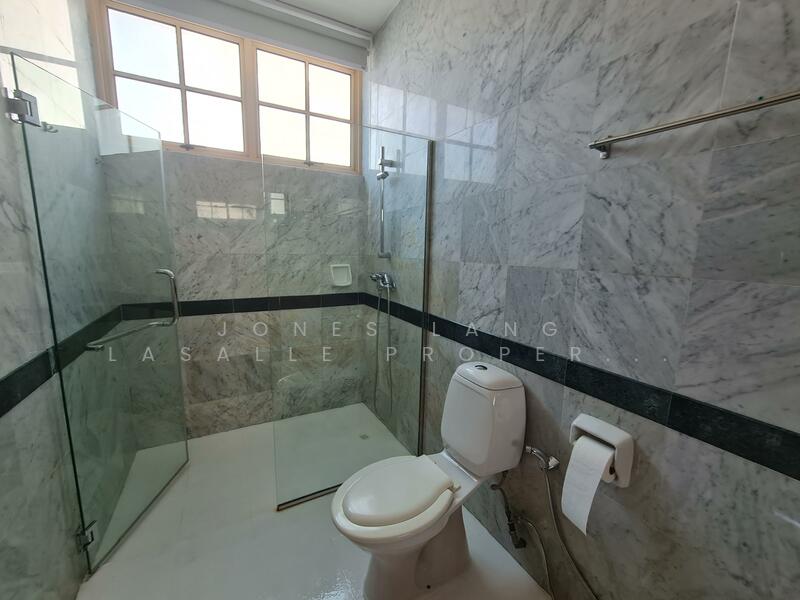 Woodgrove Estate, Ashwood Grove, Admiralty / Woodlands, 6 Bedrooms, 6,000 sqft, Detached House For Sale, by Cynthia Wong, 60047175 - Bathroom - PropertyGuru.com.sg