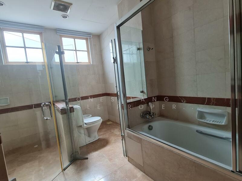 Woodgrove Estate, Ashwood Grove, Admiralty / Woodlands, 6 Bedrooms, 6,000 sqft, Detached House For Sale, by Cynthia Wong, 60047175 - Bathroom - PropertyGuru.com.sg