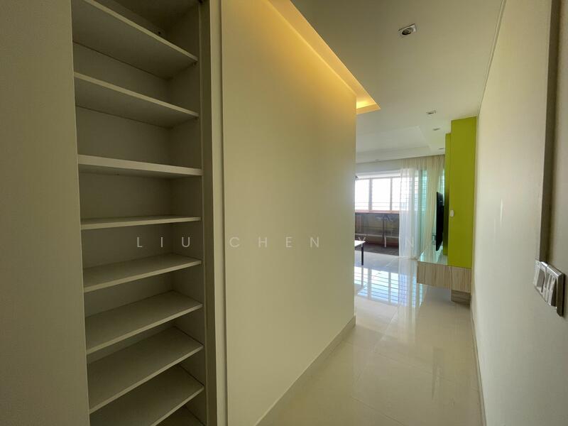 588A Ang Mo Kio Street 52, 588A Ang Mo Kio Street 52, 3 Bedrooms, 1,259 sqft, HDB Flat For Rent, by LIU Chen Yin, 60047266 - Entryway with shelvings, good privacy with no immediate view of living / dining area - PropertyGuru.com.sg