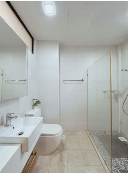 Master Room ensuite bath at Sturdee Road for rent, Sturdee Road, Room Rental, 200 sqft, Shophouse For Rent, by Alexis Chia 谢慧丽, 60047416 - Bathroom - PropertyGuru.com.sg