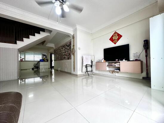 640 Hougang Avenue 8