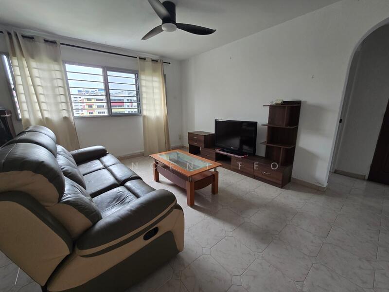 313 Bukit Batok Street 32, 313 Bukit Batok Street 32, 3 Bedrooms, 1,001 sqft, HDB Flat For Rent, by Vincent Teo, 60047601 - Living Room - PropertyGuru.com.sg