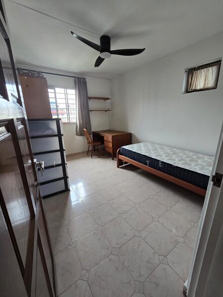 313 Bukit Batok Street 32, 313 Bukit Batok Street 32, 3 Bedrooms, 1,001 sqft, HDB Flat For Rent, by Vincent Teo, 60047601 - Bedroom - PropertyGuru.com.sg