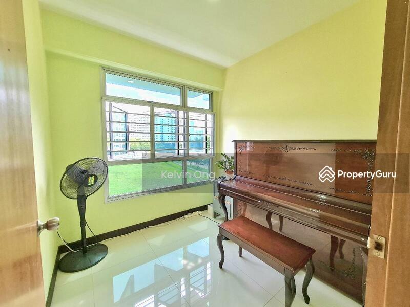 Study Room (partition wall can be brought down for bigger living room)